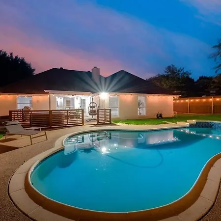 Boho Chic Home W Backyard Paradise - Pool + Grill